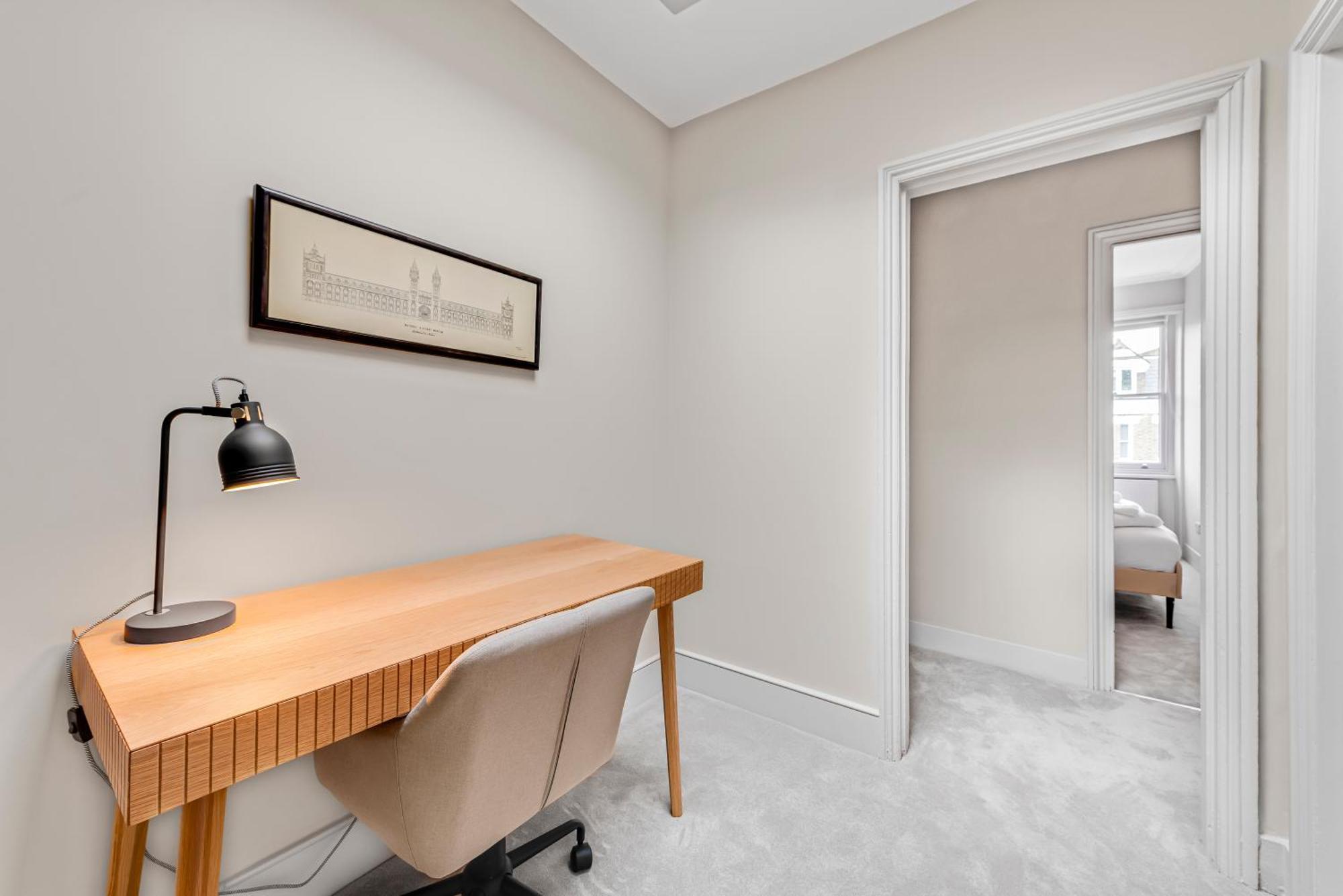 Luxury 3 Bed Apartment With Balcony In Kensington Olympia Лондон Екстер'єр фото