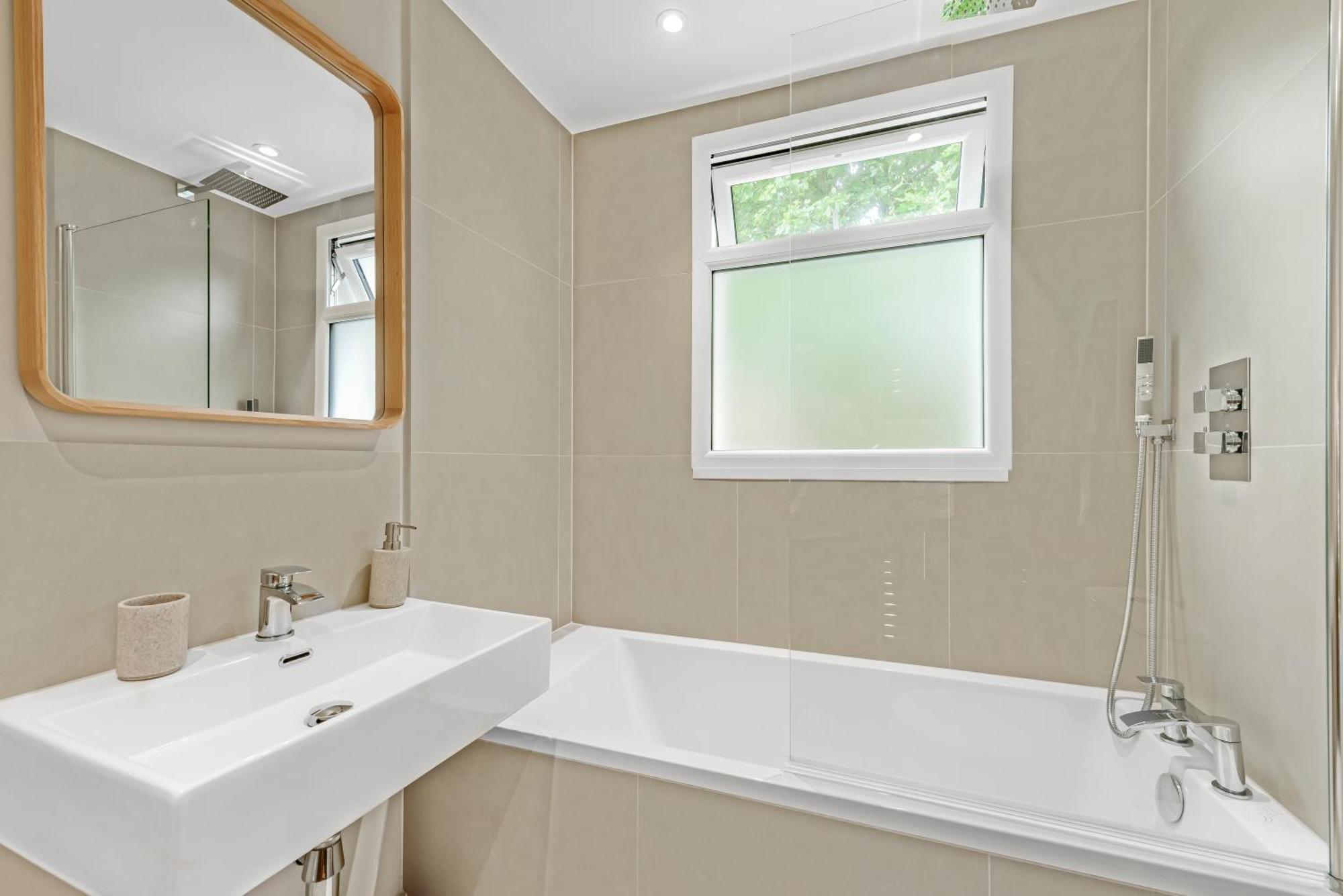 Luxury 3 Bed Apartment With Balcony In Kensington Olympia Лондон Екстер'єр фото